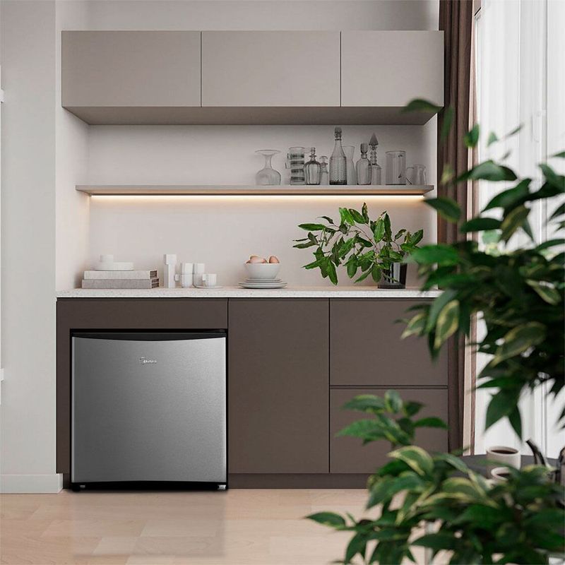 04-ambientada-Frigobar-Preto-com-Inox-45L